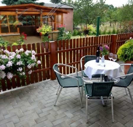 Penzion Tri Koruny - Budova Valerie Havraníky Exterior foto