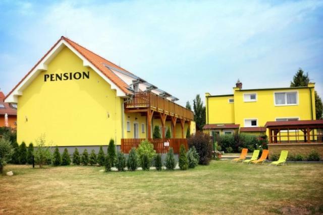 Penzion Tri Koruny - Budova Valerie Havraníky Exterior foto